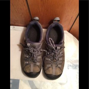 Keen Shoes with l shoe lace te Sz 8